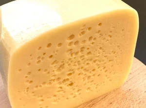 Moravsk&yacute; v&yacute;běrov&yacute; s&yacute;r Deluxe - pl&aacute;tky 200 g