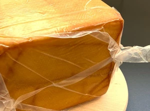 Moravsk&yacute; v&yacute;běrov&yacute; s&yacute;r uzen&eacute; aroma - cca 3 kg