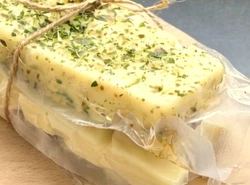 S&yacute;rov&eacute; kostičky trio s bylinkami a cedrem - 200g